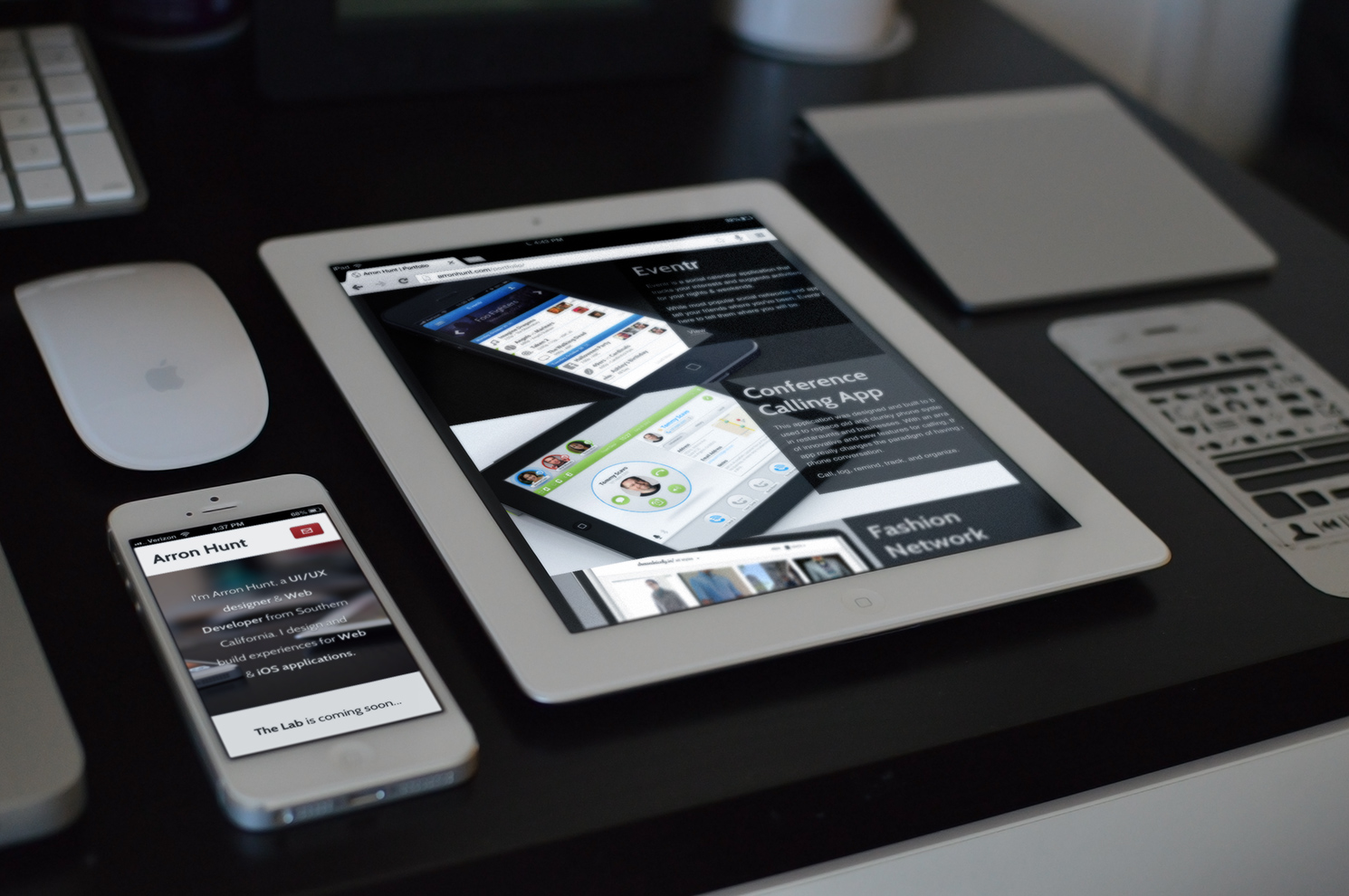 Free PSD iPad iPhone Portfolio Template